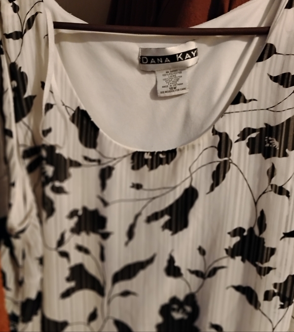 Dana Kay Tops - Dana Kay Monochrome Floral sleeveless Top